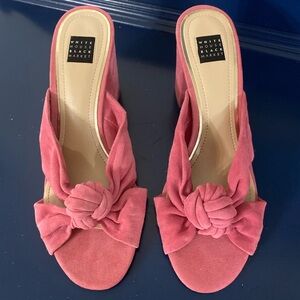 White House Black Market Pink Suede Knot Block Heel Open Toe Sandals Size 7.5